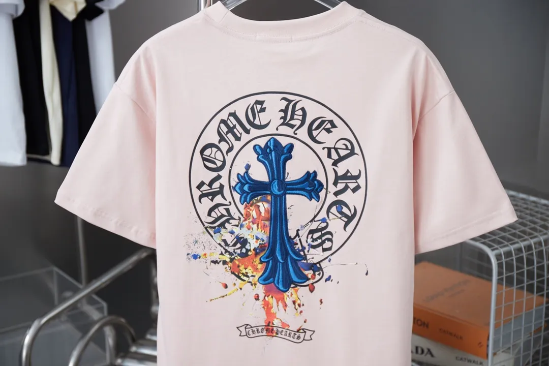 🅿️200 Ch*ome Hearte 25SS early spring new style Contrast color embroidery Crow heart cross short sleeve Light luxury essential item for daily commuting for men and women Correct version Welcome to compare Detailed features · 320g 100% pure cotton double yarn jersey fabric · Custom dyed in the same cylinder, special thickened 32 pieces double-strand 1X1 thread · Imported Tajima machine embroidery tatami embroidery · Digital direct printing logo pattern · Double-needle stitching and cross-seam technology · Original main mark, washed tag, brand moisture-proof paper packaging Color: black/white/pink Size: S/M/L/XL